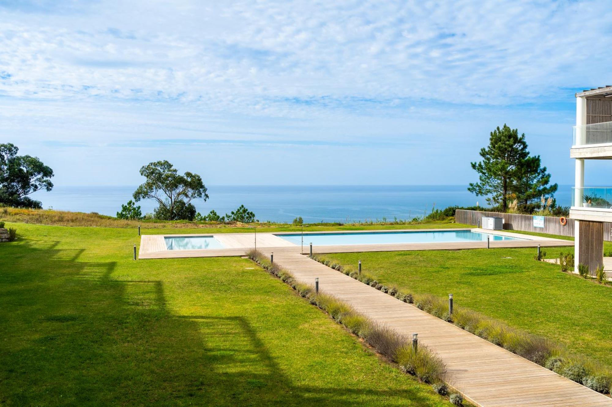 Mar A Vista - Condominium With Pool, Gym And Sea Views Nazaré Room photo