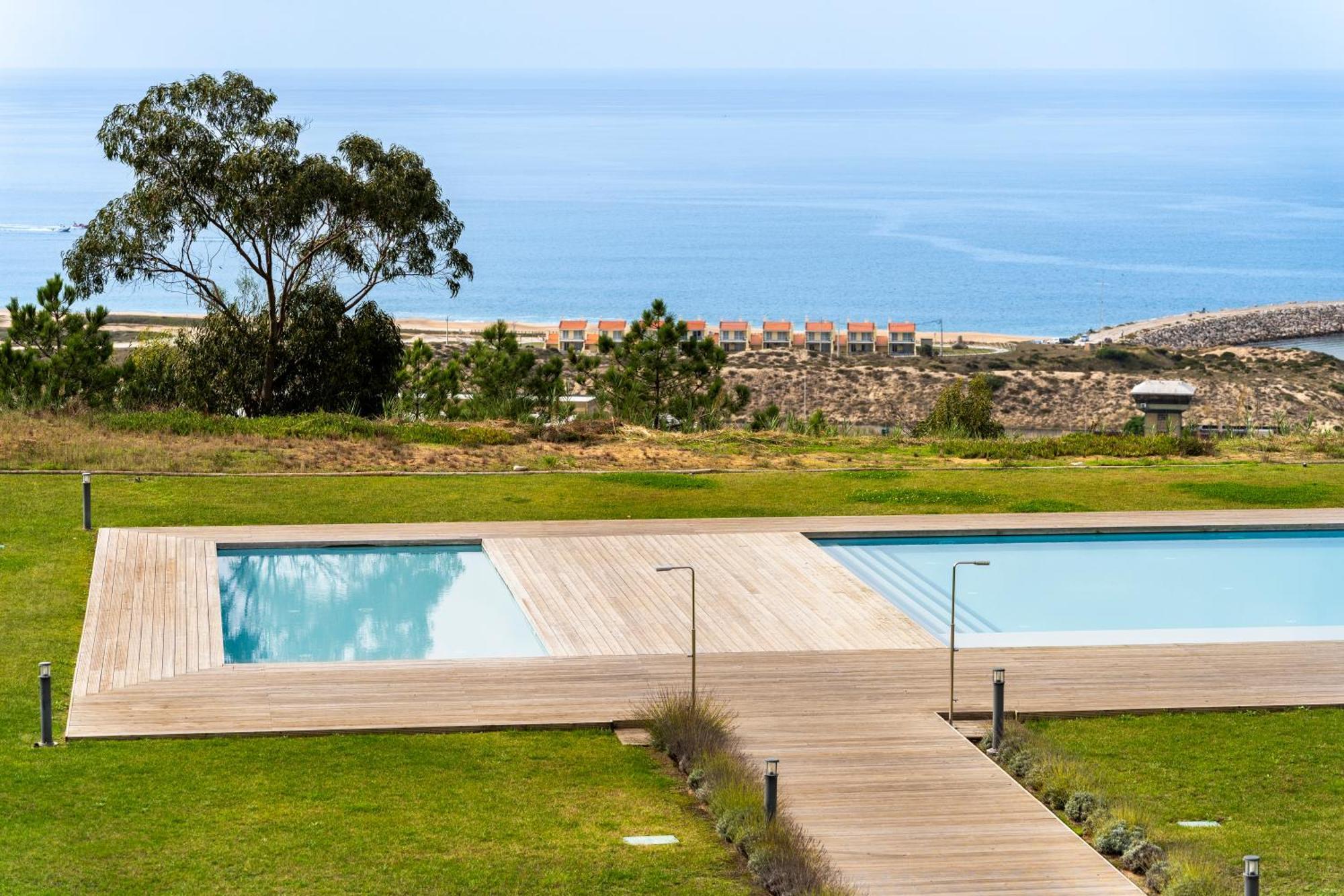 Mar A Vista - Condominium With Pool, Gym And Sea Views Nazaré Room photo