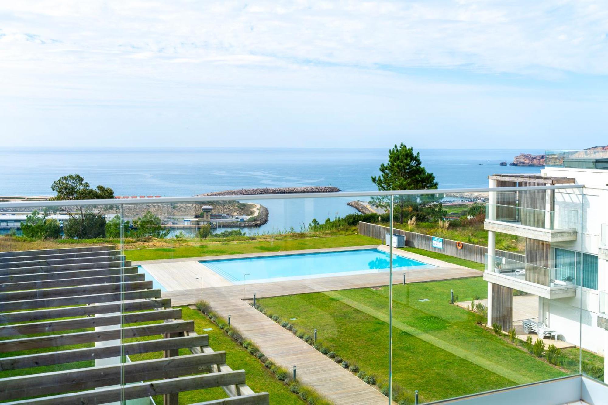 Mar A Vista - Condominium With Pool, Gym And Sea Views Nazaré Room photo